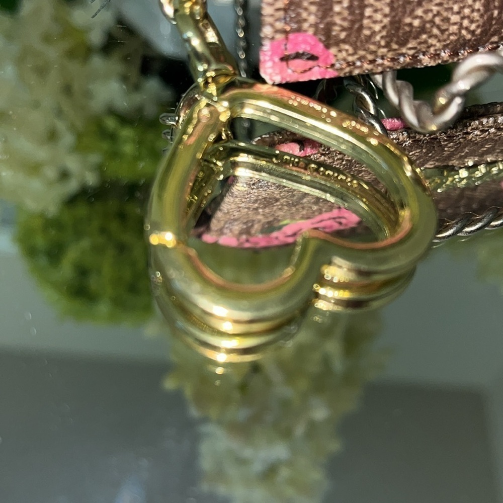 Juicy Couture Floral Painted Keychain Card Case w/Coin Zip Compartment - Picture 3 of 14